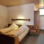 Klausenhof Mit Schoenem Balkon - Hauber